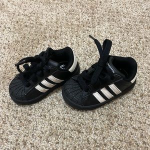 Infant Adidas Superstar size 4K black